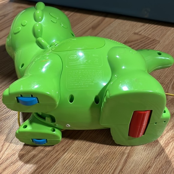 V Tech Chomp & Count Dino- pull toy with small toys included - Picture 6 of 7
